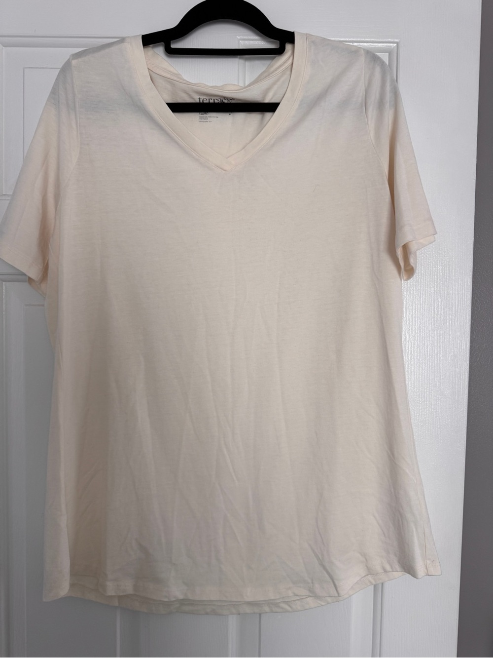 New Terra & Sky V-Neck Short Sleeve Tee in Light Cream